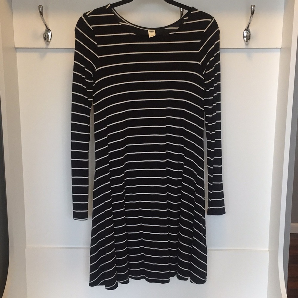 Old Navy Jersey Knit Dress Black and White stripe
